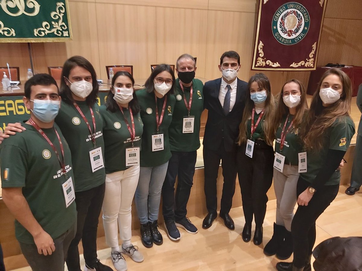 CarlotaUrruela's tweet photo. 🥳Enhorabuena a #Hackea2 (@martaferpoy @dilyivanova @herruzo99 @davidpblcrd @tessav13) por su merecidísimo segundo puesto en la #IIINationalCyberLeagueGC 🎉 Ha sido un placer acompañarlos en este reto junto con mis compañeros @VicDPzgz @BTshell y #AnaGil https://t.co/Xk32SgzHIb