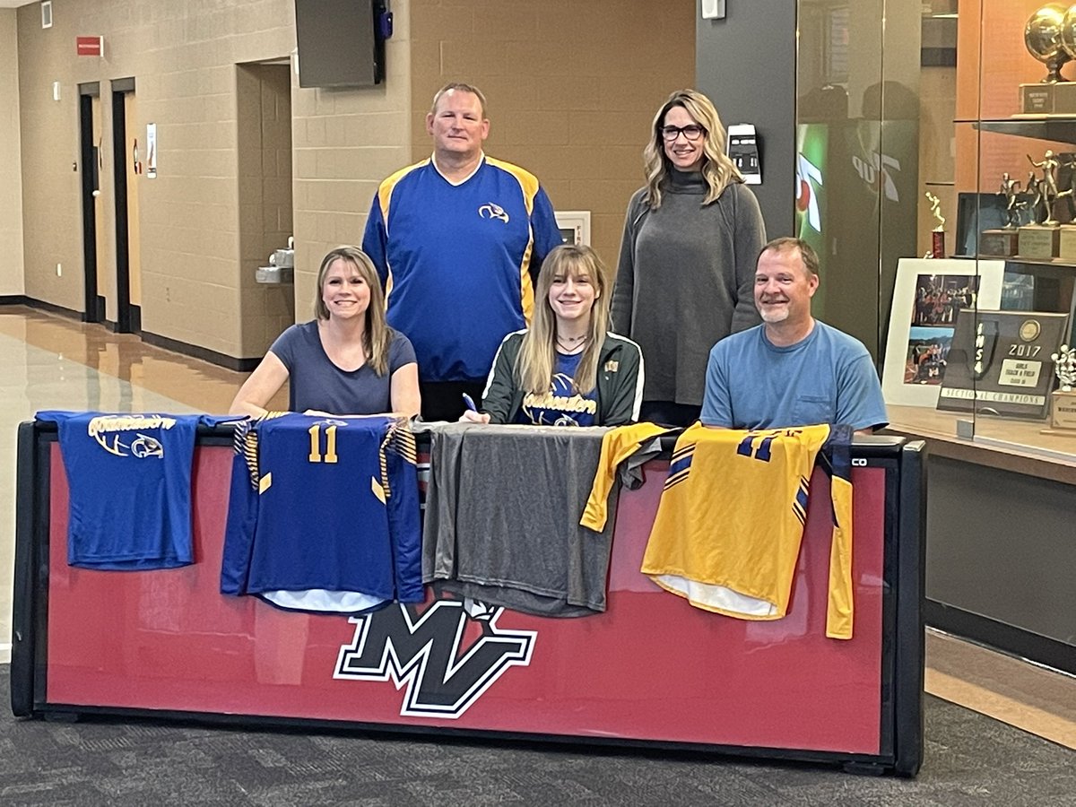 Congratulations to Macey Mount on her commitment to Southeastern Illinois College.