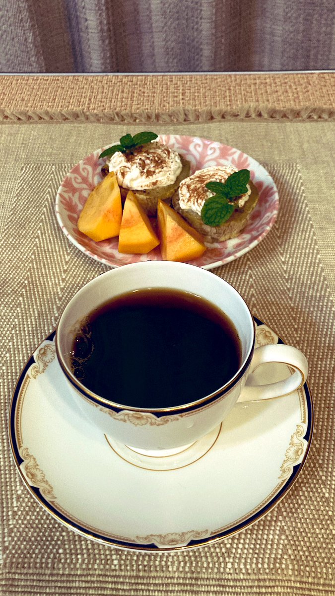UkuleleJs's tweet photo. おはようございます☀
気温1℃日中は13℃今日も寒い😨
珈琲淹れます☕️♨️
☕️♬🎶ukulele🎄
#名渡山遼 さん
#Weekle Ukulele LIVE vol.47(クリスマスメドレー)✨🎄🦌🎁
#アナソラ🇪🇹浅煎り
#50coffee&roastery
#シルクスイート&ホイップ&シナモン🧁みたい😁
暖かくしてお過ごし下さい♨️☕️🌺🤗 https://t.co/znRC0hXWKI