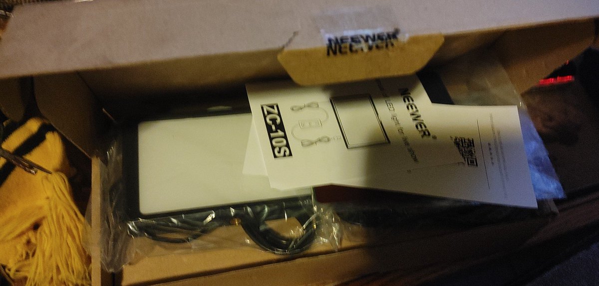 OGCurtisAwesome's tweet photo. First of many upgrades too the studio, Goodbye softboxes and umbrellas from 2011
Hello new technology!
#studio #upgrade #twitch #youtube #ClayStudios https://t.co/shK7BH3Q9o