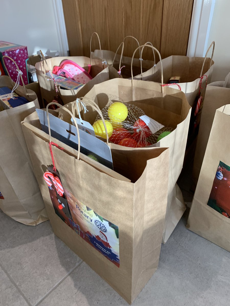 vickydavies_68's tweet photo. After picking up donated toys from central @wrexham Coop food stores &amp; funeral care I spent a lovely morning helping the wonderful ladies from N Wales &amp; NW England Rotary passport @Rotary1180 making Christmas bags for children at food banks @DebWozencraft @CatAnnThomas @coopuk https://t.co/OgYvp566NE