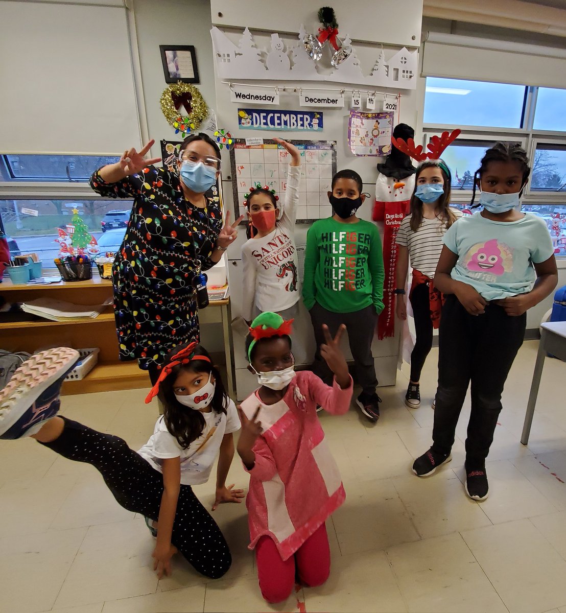 mrs_chug's tweet photo. Day 3 of Spirit week: 🧑🏾‍🎄🦌 Christmas hats &amp; headgear! Looking forward to tomorrow's looks. 🧦 Note: 10 days till Christmas! 😲 @DPCDSB_BFA https://t.co/h9cgb4kd5n