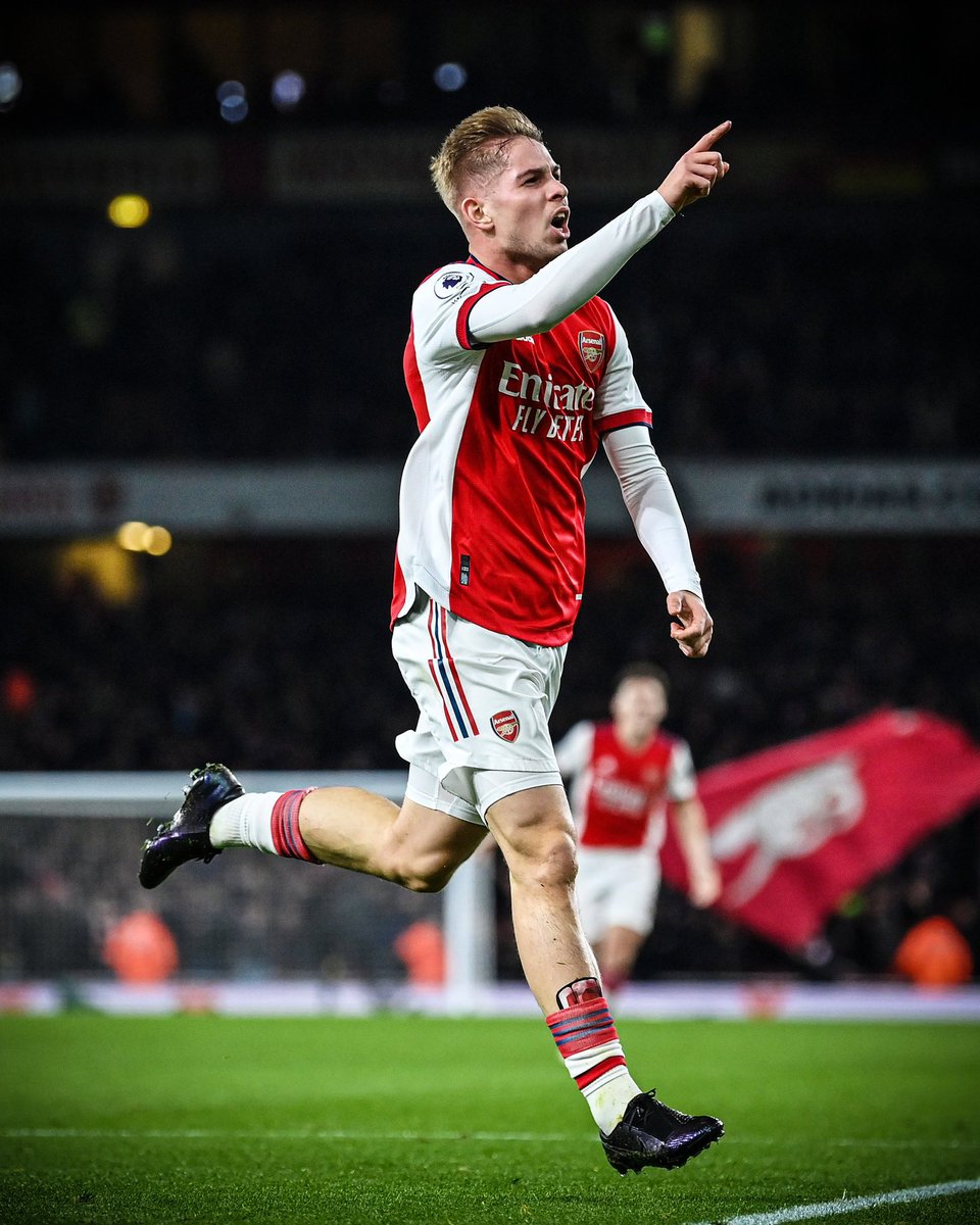 FootyinPidgin's tweet photo. Emile Smith Rowe now don score 6 League goals this season as e dey hot, pass any other Arsenal player

🔥⚽️ https://t.co/kpMX8UnS0G