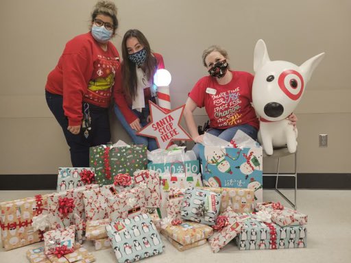 T2305 helping out our local Torrington families thanks to #TheGreatGiftTogether #TargetGivesBackR400 <a href="/jf_powers/">Jessica</a> @MattParry12 <a href="/KellyMcGarrity/">Kelly McGarrity</a>