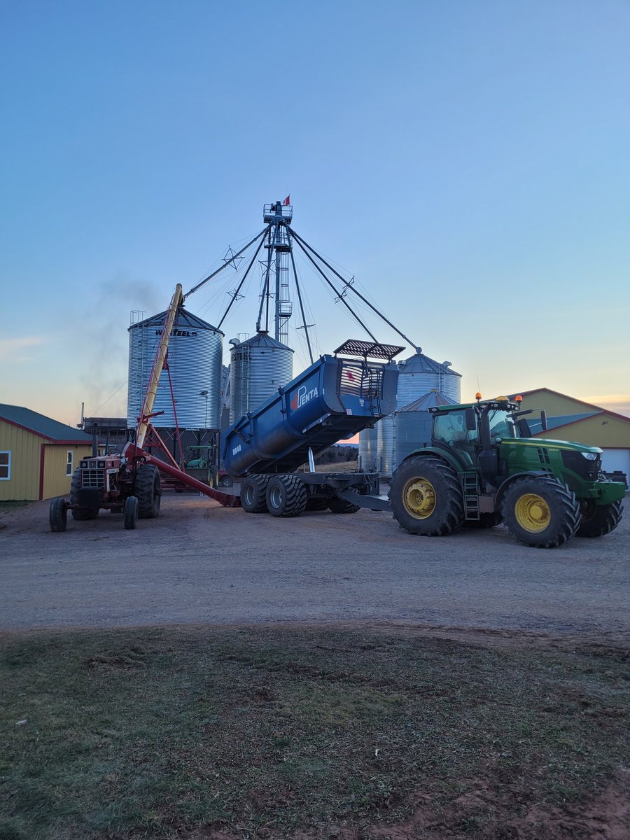 Last load! Done #harvest21 for another year.