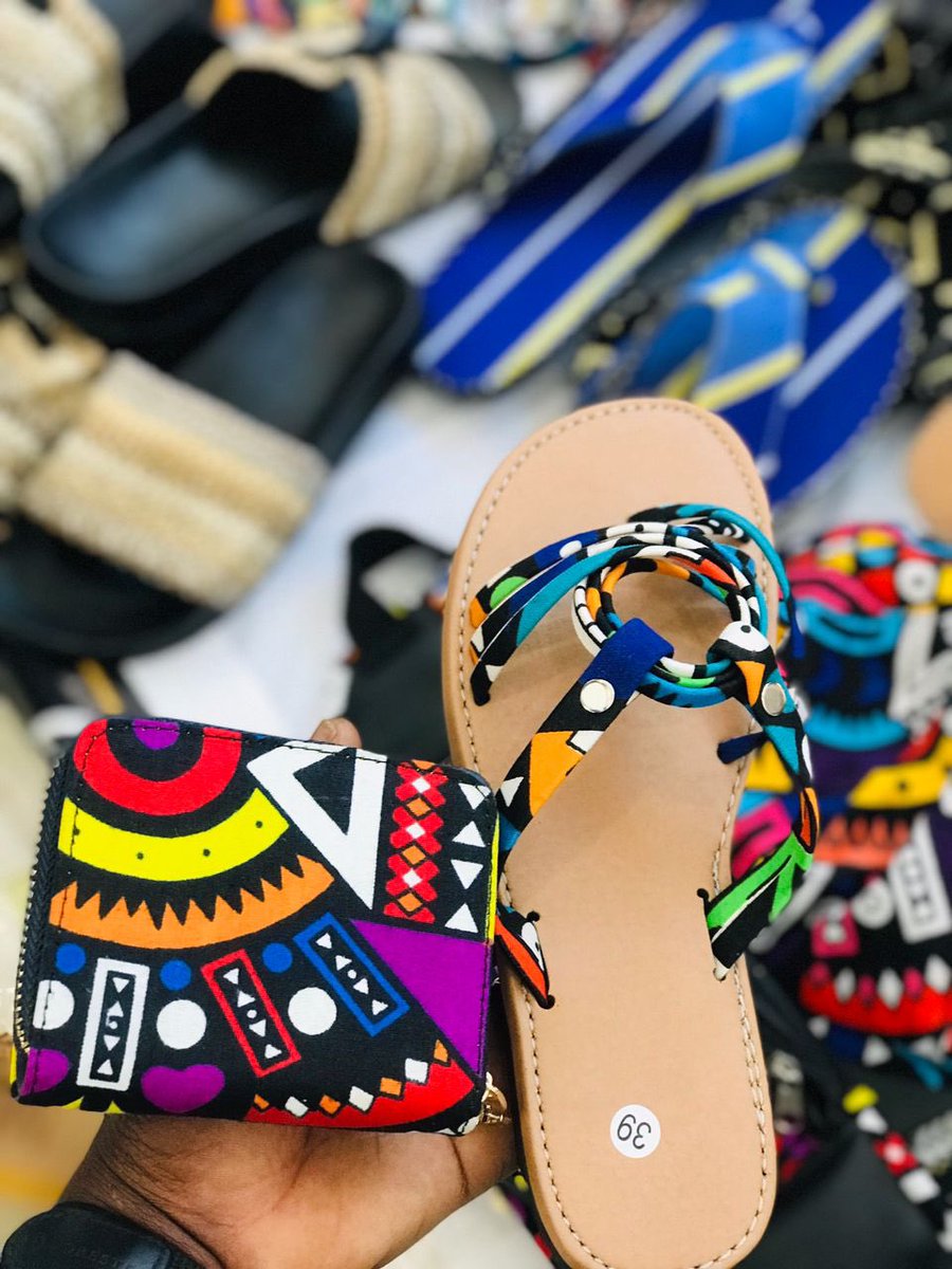 LSvirtualshop's tweet image. Disponible sur commande durée des commandes(3jours) en gros ou détails
Sur d’autres motifs ou wax aussi!

@KinG_MbenGa @DienaSow @Goraaa_Mb_