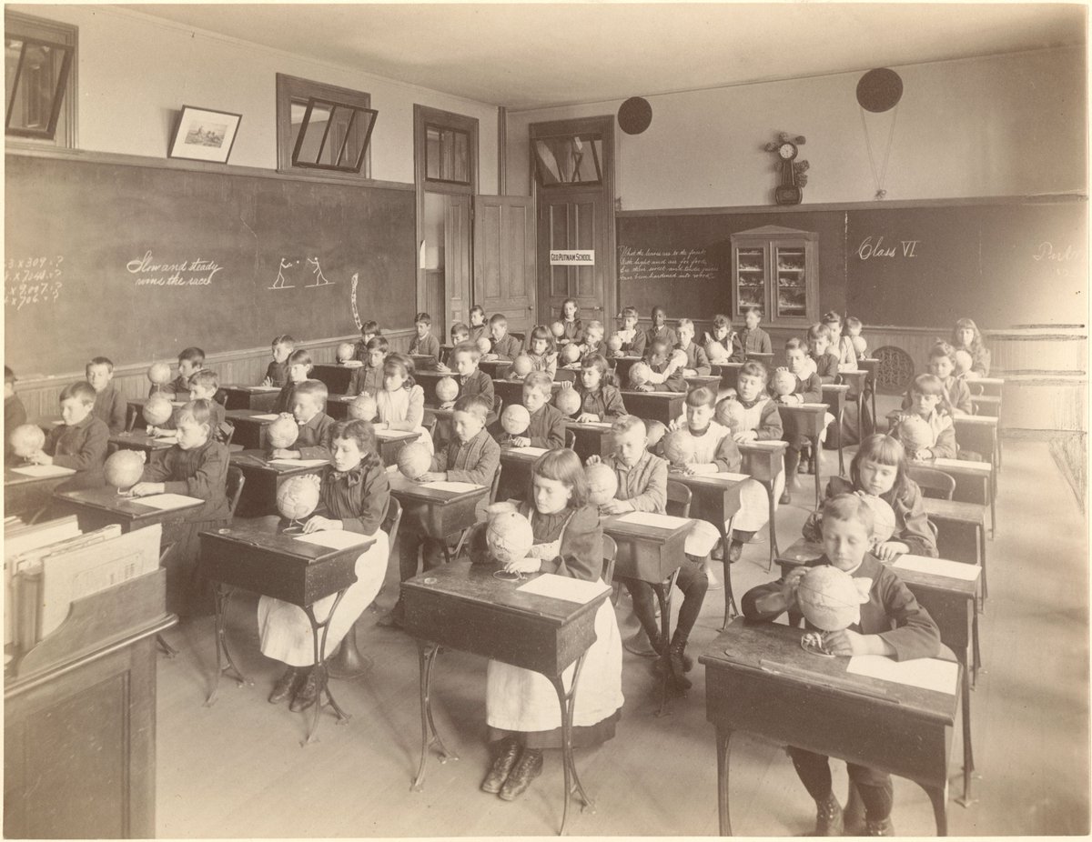 "On today's exam, please find 42.3493° N, 71.0782° W on the globe..." 

Good luck to all students during #FinalsWeek! This 1892 photograph documents a group of George Putnam Grammar School students as they each examine a personal globe. 

collections.leventhalmap.org/search/commonw…