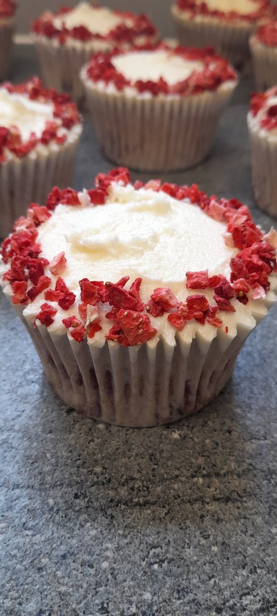 LittleOcean1's tweet photo. Little Ocean Cupcakes strawberry cupcake. Made with fresh strawberries 🍓 🍓🍓 #cupcakes #littleoceancupcakes https://t.co/hZnrFQzj3L