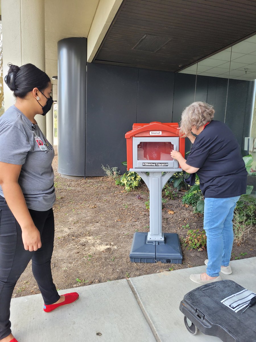 percivalgibbs's tweet photo. #LiteracyMatters @AldineISD Get a book from our Sharing Library at the Bamberg Building 🏠 9999 Veterans Memorial. https://t.co/B3Yuw1dF5r