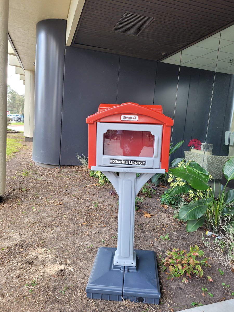 percivalgibbs's tweet photo. #LiteracyMatters @AldineISD Get a book from our Sharing Library at the Bamberg Building 🏠 9999 Veterans Memorial. https://t.co/B3Yuw1dF5r