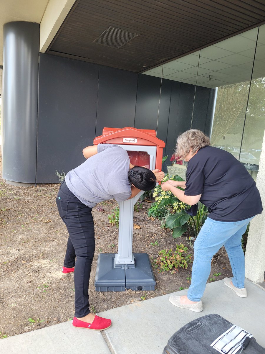 #LiteracyMatters <a href="/AldineISD/">Aldine ISD</a> Get a book from our Sharing Library at the Bamberg Building 🏠 9999 Veterans Memorial.