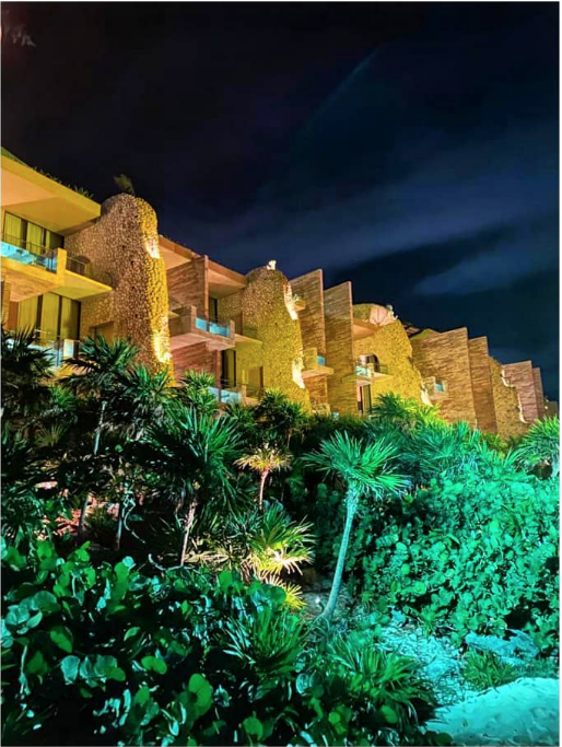 LaMarthaOrtiz's tweet photo. La noche y la luna son amigas de #lacasadelaplaya
Muy honrada de poder acompañarlos en este nuevo concepto de hotelería en México.
#Xcaret #weeatcolor #tallerdecocineras #hotelería https://t.co/9Ojfplj4VZ