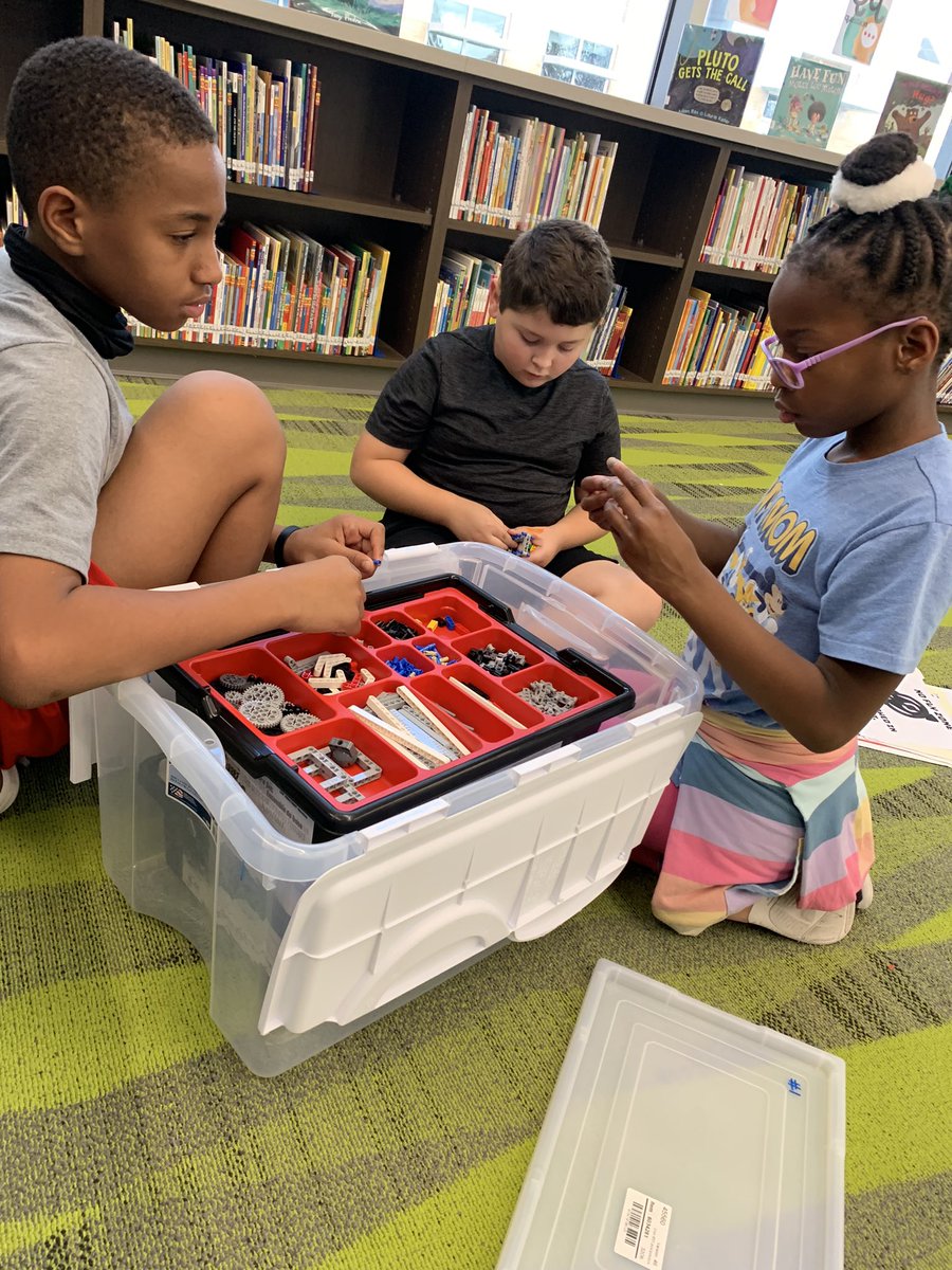mrsakopp's tweet image. Grizzly Robotics team hard at work!
@HumbleISD_GE @The_Mr_Finley #grizzlyrobots #togetherwethrive #wearegrovez