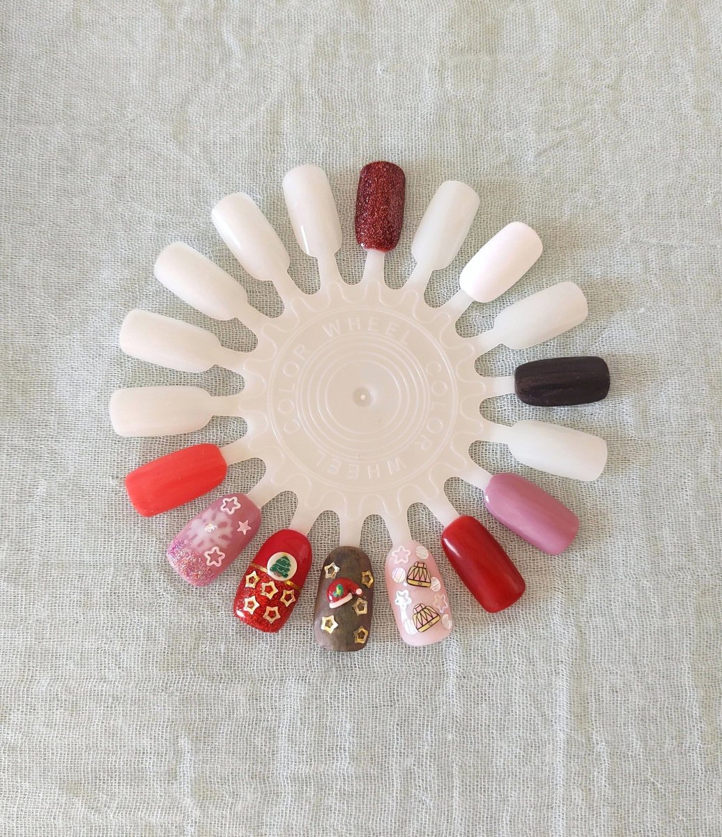 Diana_Diix's tweet photo. Muestrario de uñas para Navidad 🎄🎅🏻✨ Practicando el encapsulado y el 3D con esmaltes semipermanentes. #muestrariodeuñas #nailart #uñaspostizas #navidad #christmas #christmasnails #encapsulado #3dnails #semipermanente #glitter #fimonails https://t.co/hv7kPsTryQ