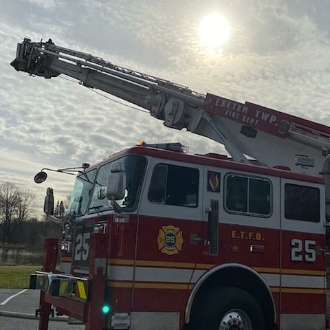 ETFD25's tweet image. A crew of 7 took advantage of the warm weather today to head over to Carsonia and do some training. This gave newer members an opportunity to get time pumping as well as operating Tower 25. #aerialscope #seagrave #ETFDPride