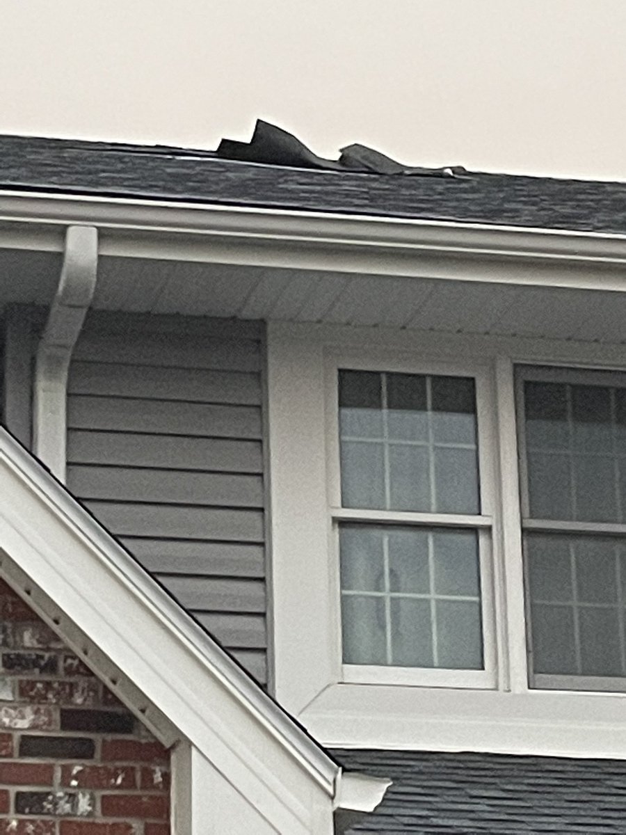 14Rking's tweet photo. Storm damage in Hillsborough. @KETVstormteam https://t.co/LNduksj64C