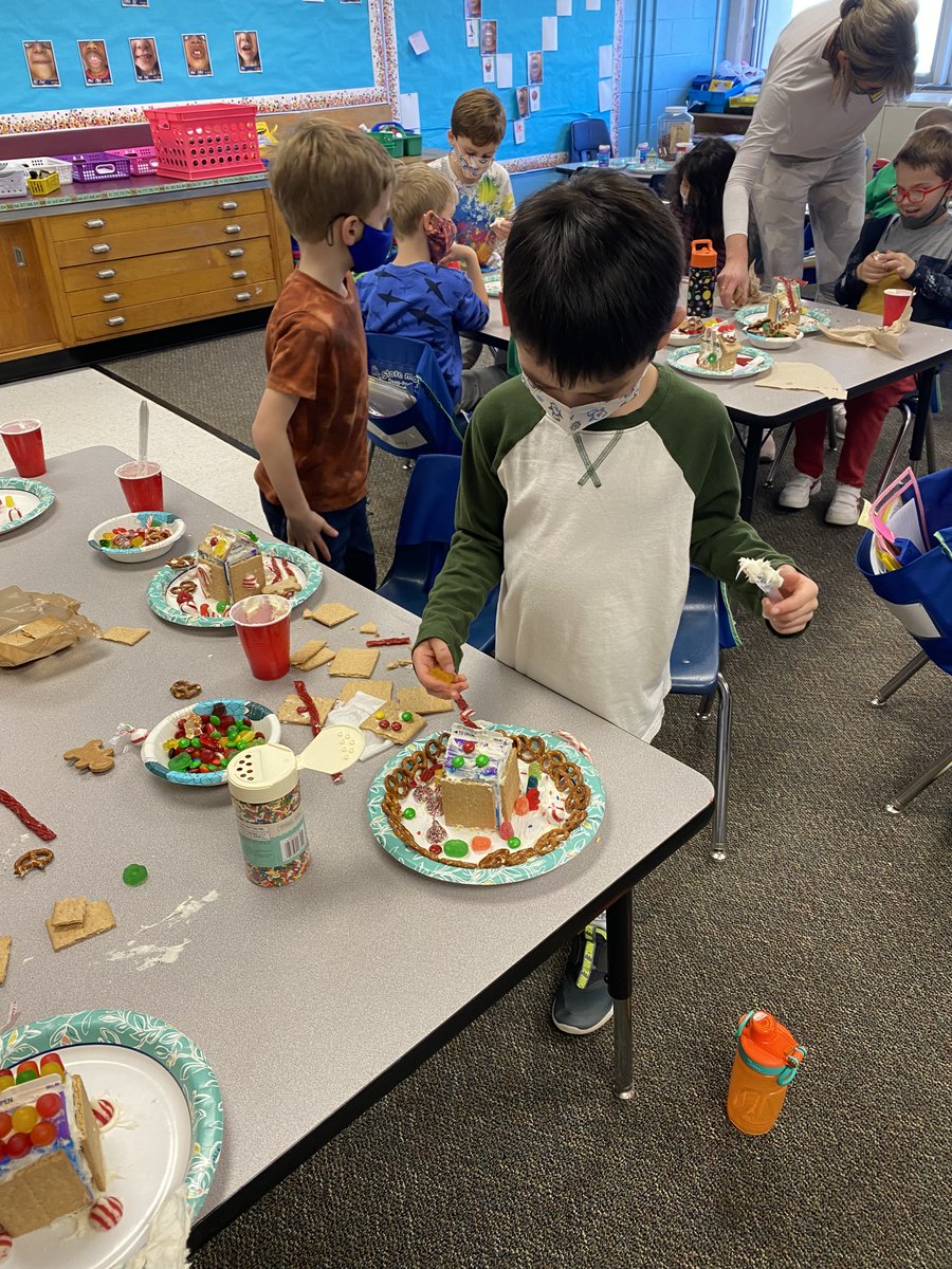 After weeks of reading different versions of the Gingerbread Man, writing our own "How to Catch a Gingerbread ____" and even coding a gingerbread story with <a href="/ashlawnitc/">@AshlawnITC</a>  , we were so excited to FINALLY build our own edible gingerbread houses today  😋