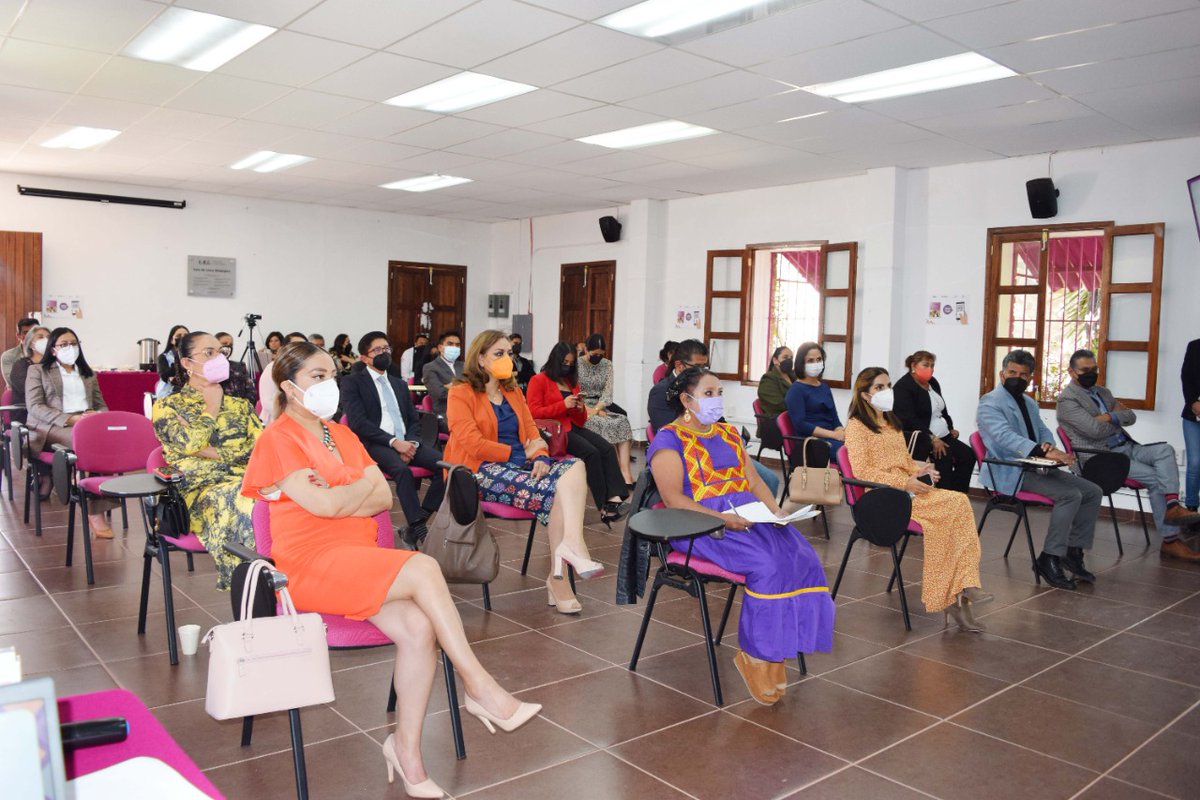 ITETLAX's tweet photo. El #OPPMT presentó el libro "Participación Política de las Mujeres Tlaxcaltecas en el Proceso Electoral Local Ordinario 2020-2021: Experiencias y retos" Comentaron la Consejera del INE Beatriz Zavala, Angélica Cazarín investigadora del Coltlax y la magistrada Mary Cruz Cortés. https://t.co/R4PVQPD9Va