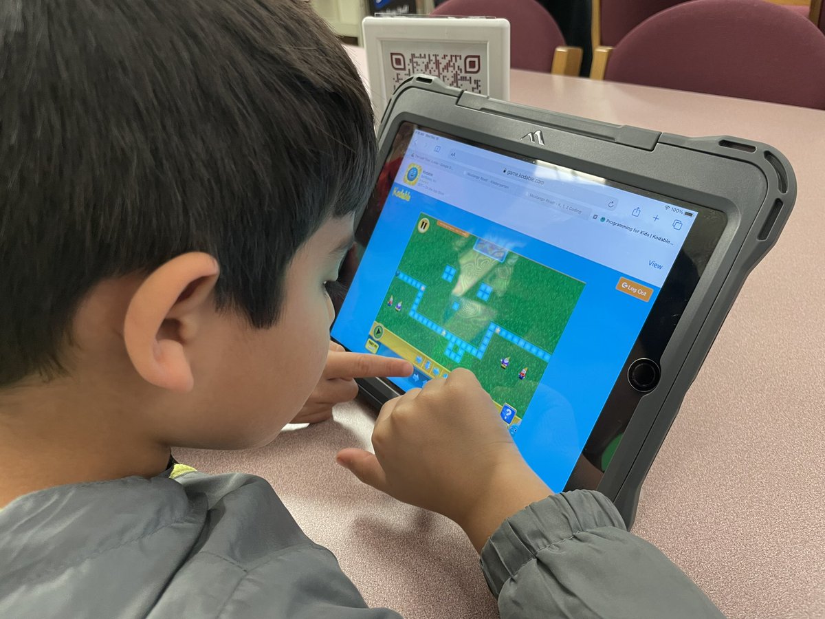 LibMustangs's tweet image. Who can work together and code?  KINDER CAN!! #storyofmason #1LISD #LISDcodes #hourofcode #beyondthebooks @LeanderISD_Lib