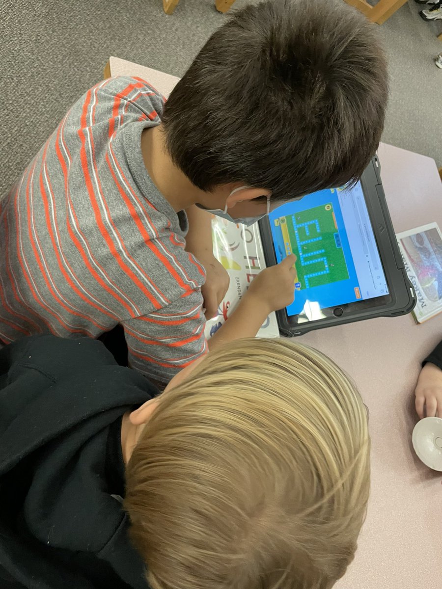LibMustangs's tweet image. Who can work together and code?  KINDER CAN!! #storyofmason #1LISD #LISDcodes #hourofcode #beyondthebooks @LeanderISD_Lib