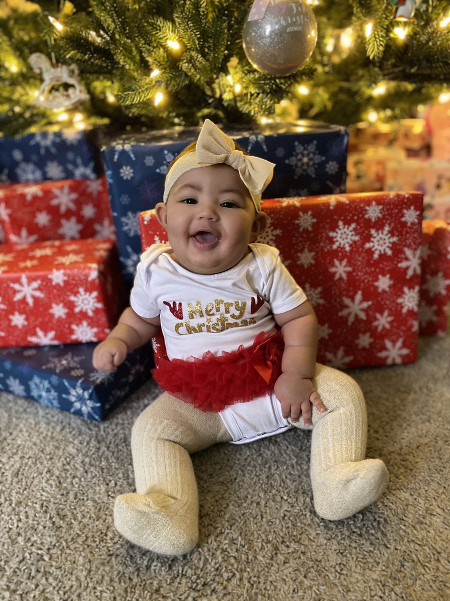 C_Loyal3's tweet photo. 5 months with my biggest blessing. I love being your mom! 🎁🎄 https://t.co/hctaYUHboF