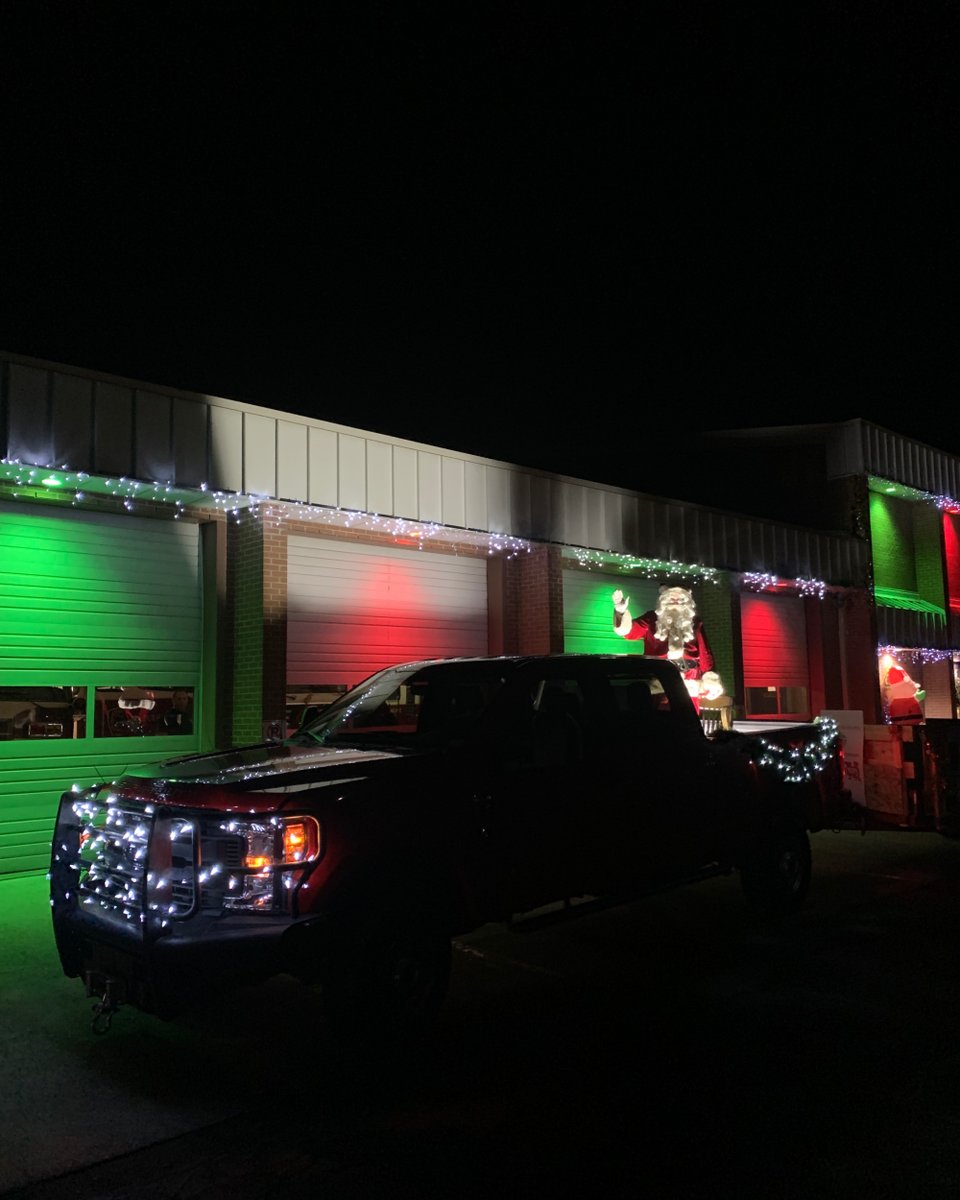 DHFD's tweet image. It’s time! Visit buff.ly/3sam0Nu to view the route and visit buff.ly/3dXKFwe to follow Santa live!