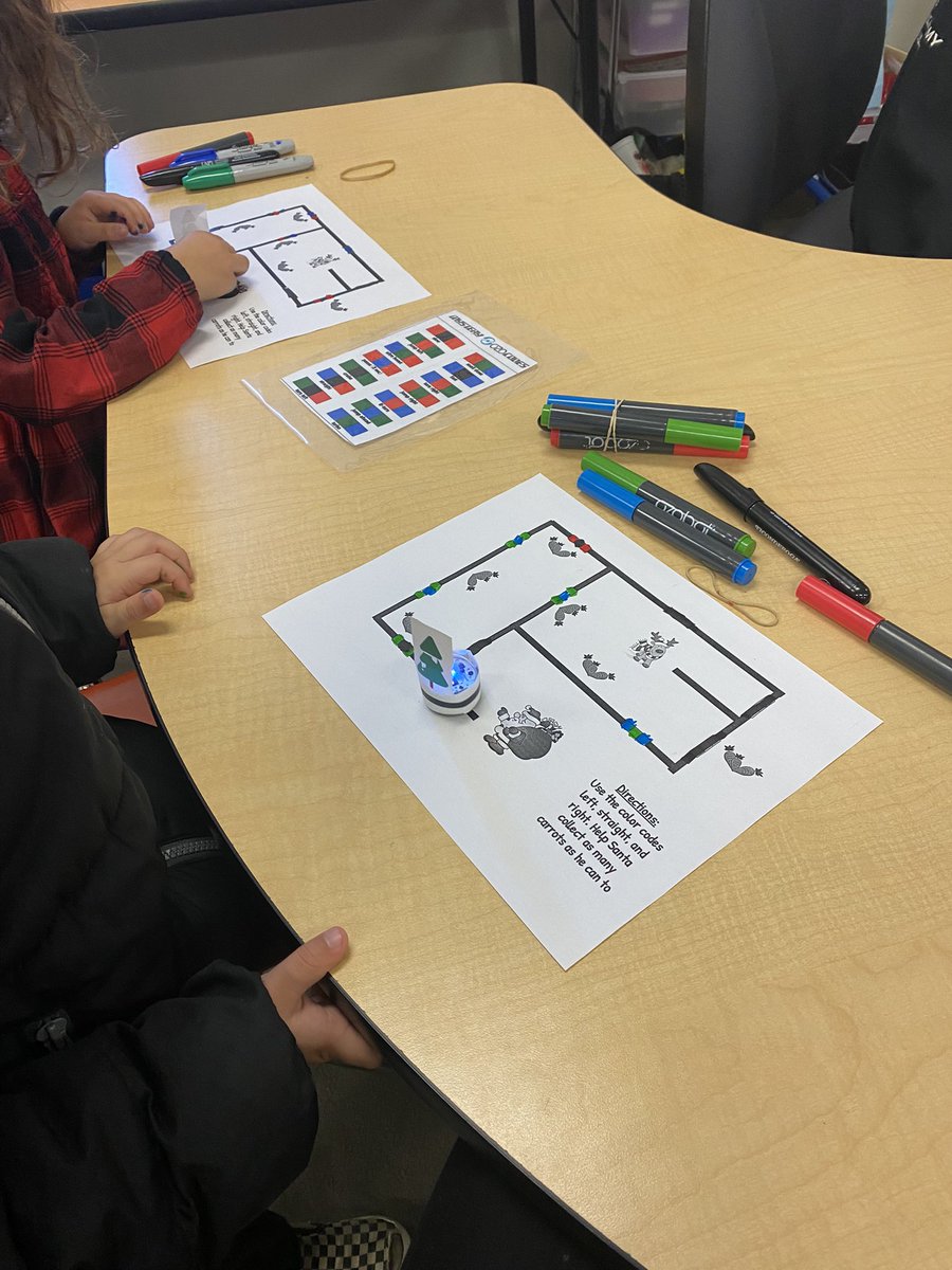 KallieLindle's tweet photo. Ozbot Christmas challenge complete! @Ozobot @DoublePeak_K8 #dpsk8 #innovation #coding #stem https://t.co/kvELVPO7uQ