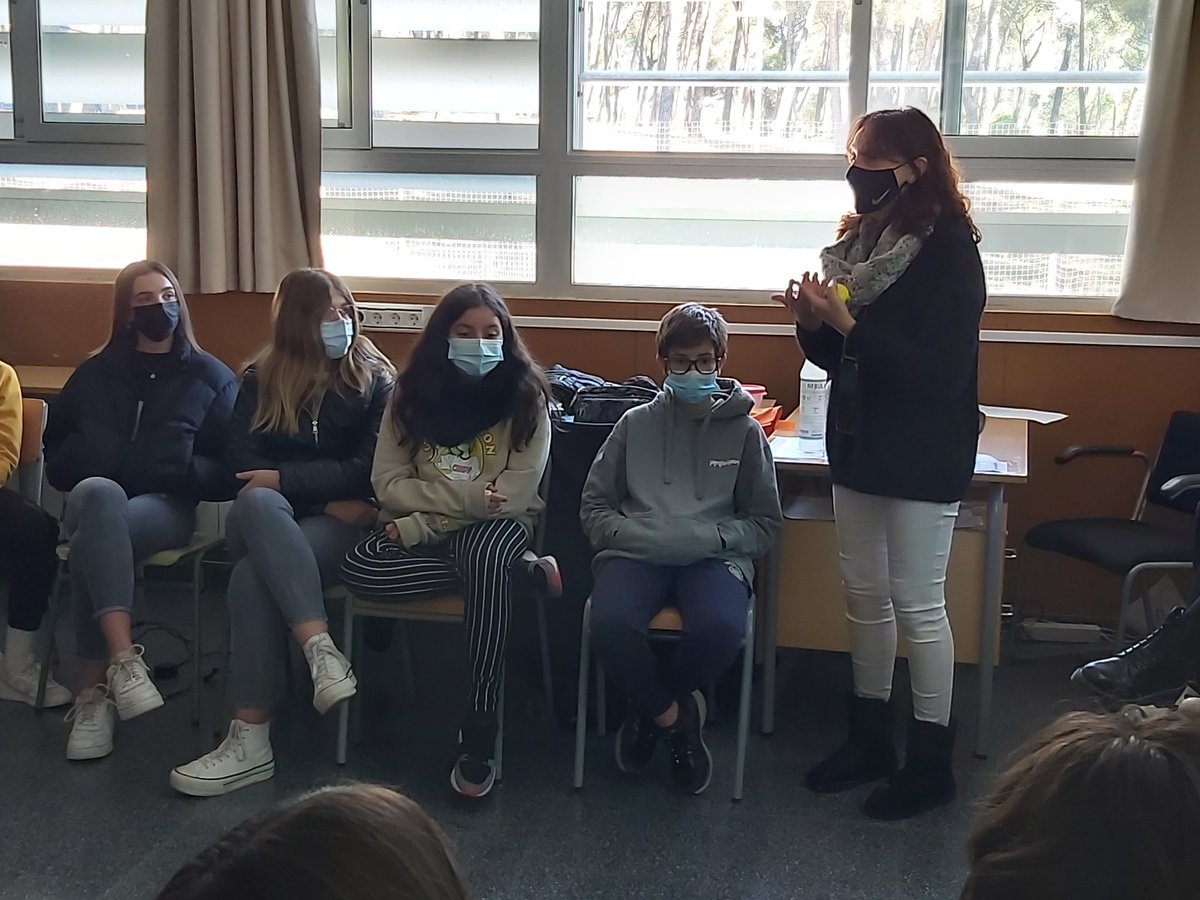 unatalgemma's tweet photo. Avui hem parlat de #salutmental amb tot l'alumnat d'ESO de @InsMatadepera. Gràcies @tdahvalles, gràcies @MBasterretxea i gràcies Àngela per regalar consells de l'aprenentatge de les vostres vides als joves. @la_marato https://t.co/rAUSUMCKWD