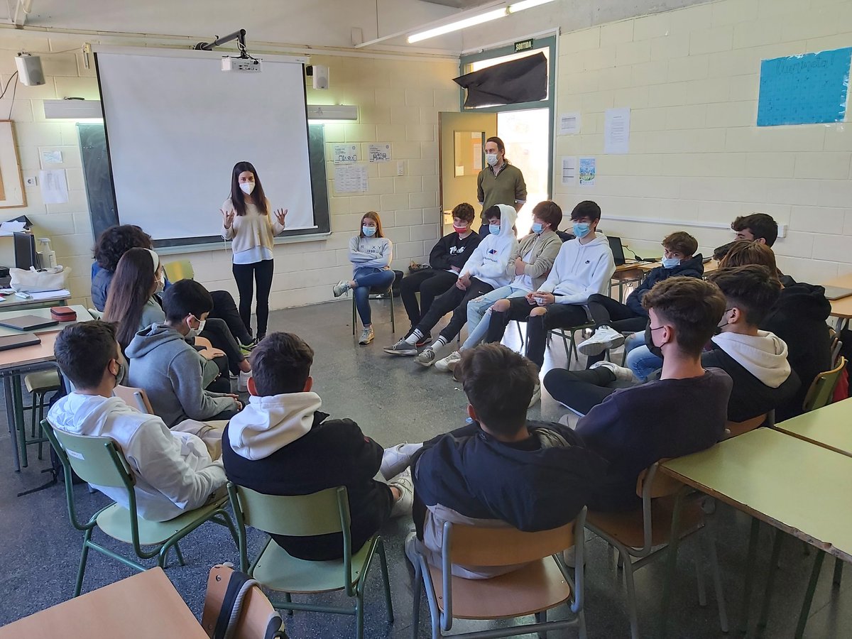 unatalgemma's tweet photo. Despersonalització, trastorns mentals, acompanyament en moments vitals i creixement personal també és #salutmental. Avui n'hem parlat amb la Sònia, la Laura, el Javi i el Jose Luis. Moltes gràcies! @InsMatadepera @bcnpidfound @la_marato https://t.co/NzkTpJv6Pn
