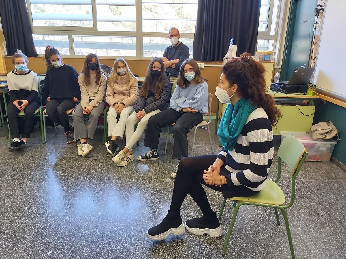 unatalgemma's tweet photo. Despersonalització, trastorns mentals, acompanyament en moments vitals i creixement personal també és #salutmental. Avui n'hem parlat amb la Sònia, la Laura, el Javi i el Jose Luis. Moltes gràcies! @InsMatadepera @bcnpidfound @la_marato https://t.co/NzkTpJv6Pn