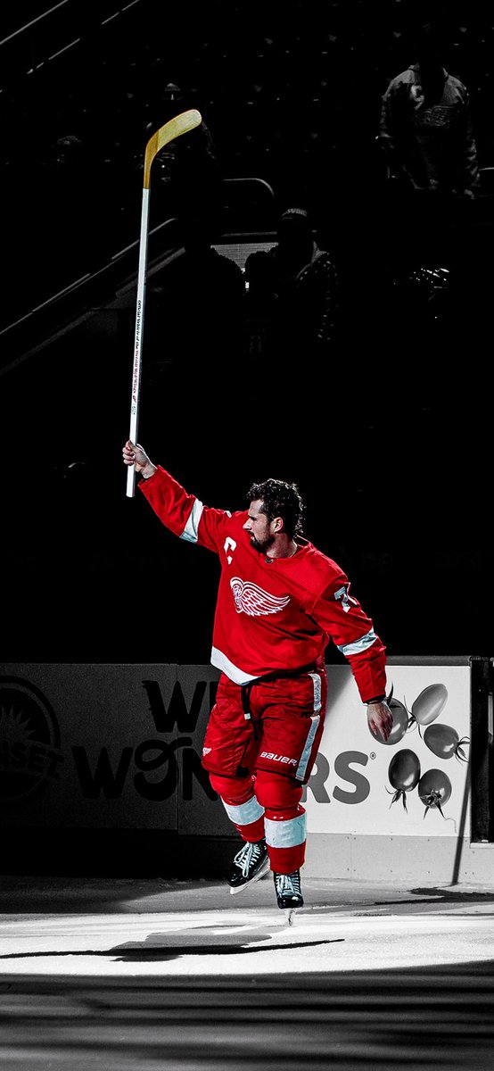 DetroitRedWings's tweet photo. A gift for your phone. 🎁

📱: #WallpaperWednesday
🏡: @UWMLife https://t.co/zTEaCKH9mb