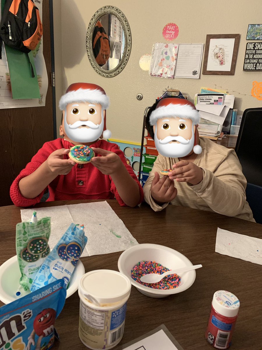 TESCStone's tweet photo. We’re having the SWEETEST time decorating and munching on Christmas cookie creations in speech!! Learning to sequence, request, take turns, describe tastes and textures, and more!! #TESleads #tigerstrong @TimberlineNews #speechissweet https://t.co/GKycCgfh4j