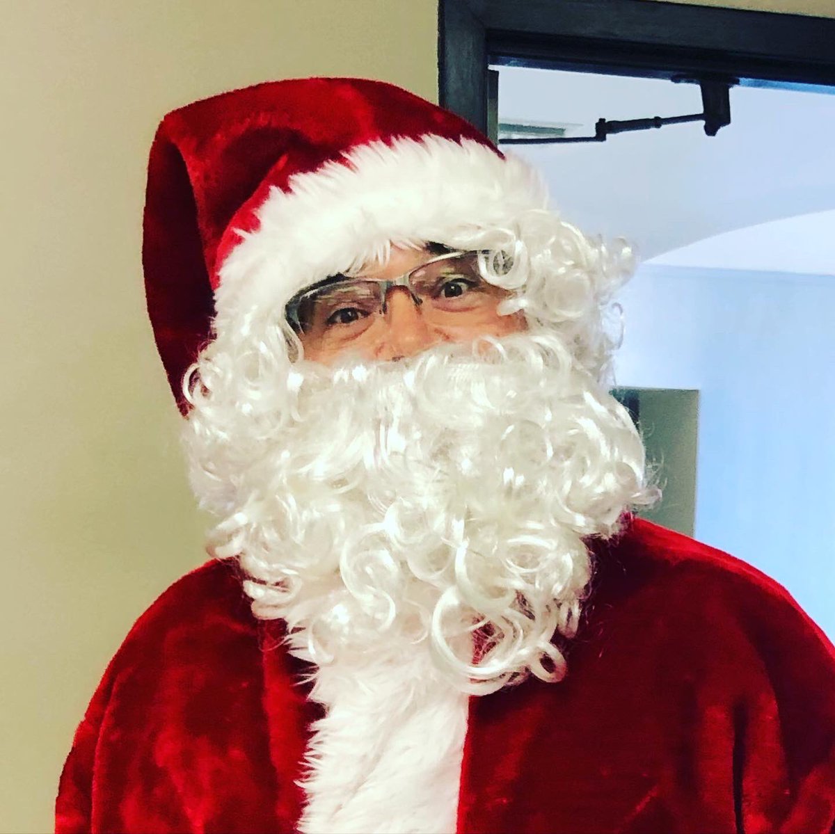 UFCW135's tweet photo. Santa Claus made an appearance today at Local 135βs Secret Santa holiday staff luncheon. It didnβt matter if you were naughty or nice this year, Santa handed out his secret gifts to all of the hardworking staff.
#ufcw #unionsanta #1u https://t.co/NgMHh5mdKn