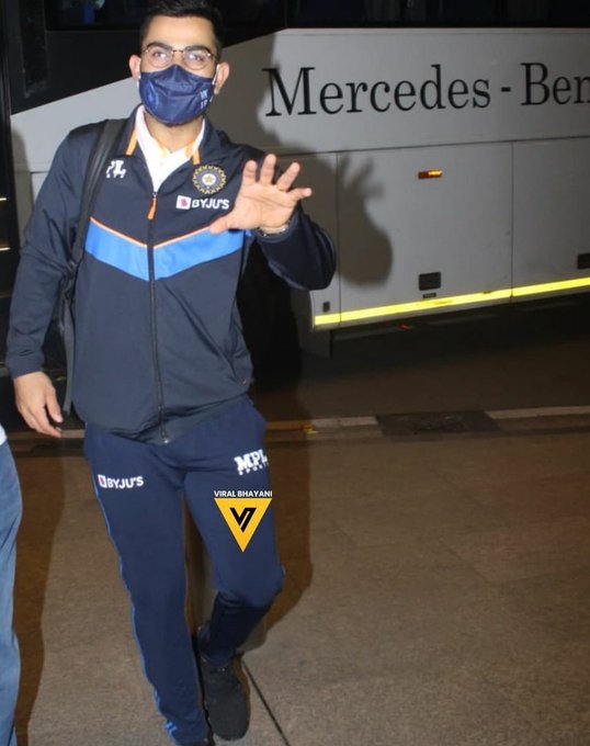 Sorry..!! Got excited and posted Vamika's video, during Virat and Anushka departure to South Africa...!! 
He himself was asking the paps to not take it...So we should respect the privacy..!! 👍 
<a href="/imVkohli/">Virat Kohli</a> <a href="/AnushkaSharma/">Anushka Sharma</a> 🤗😍
Specially during #ViratVsBCCI age.
#ViratKohli #SAvIND
