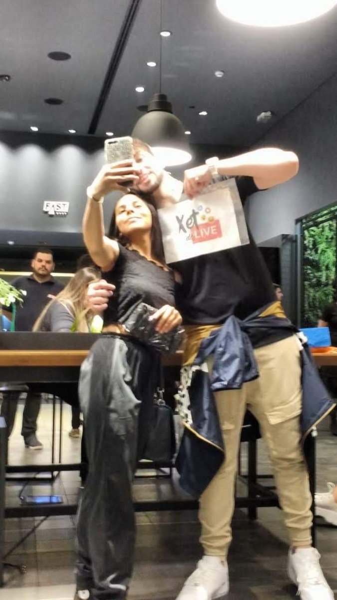 aareiay's tweet photo. feliz aniversário mongol te amo (faz outro evento pelo amor de deus n aguentk mais usar essas fotos por 2 anos seguidos  #HappyBdayT3ddy https://t.co/Mch521IoWR