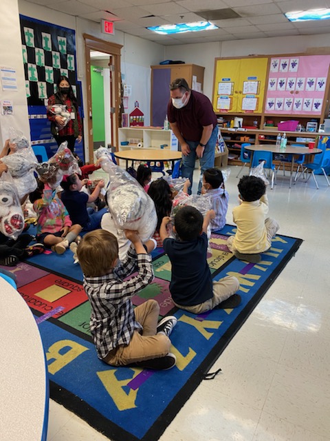 DPDCentralNPO's tweet photo. @DPDCentralNPO gave out Lil Teddy Bears to @LipscombElem pre-k students. #bearhugsforchristmas #DpdSowingTheGoodSeed @DPDCA https://t.co/NR5hsROwmw
