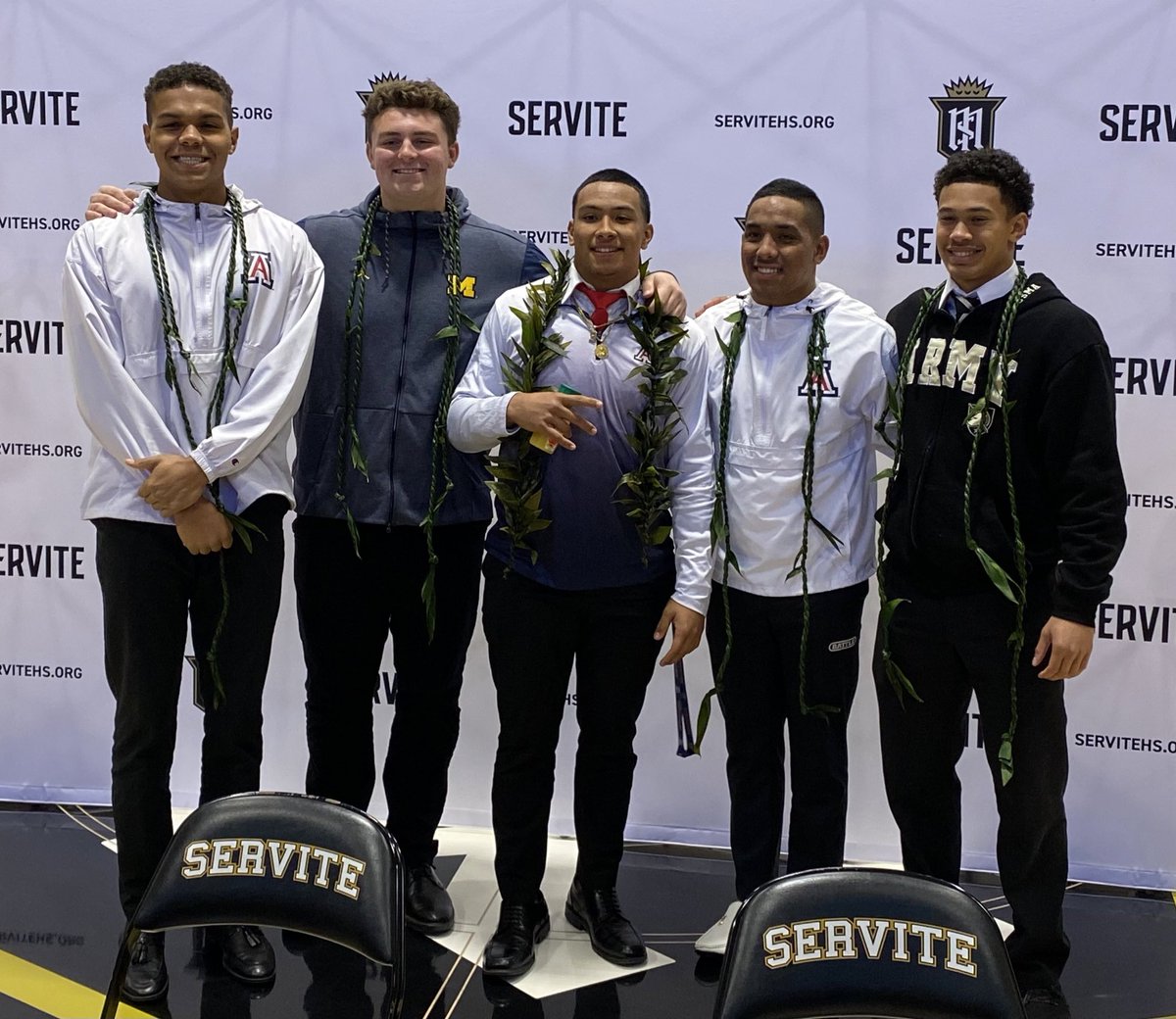 NoaPouono's tweet photo. Congrats to the Servite football early signees! Continue to be great!
Unsigned guys, we got you for the Feb signing day! 🙏
#StudentAthletes 📚💪🏽
#JuiceFamilyForever 🥤🍊
#ForeverAFriar 🏁🏁🏁
#CredoUtIntelligam #GoBlue #BearDown🐻⬇️ #GoArmy⚔️ https://t.co/2ObdIYB02w