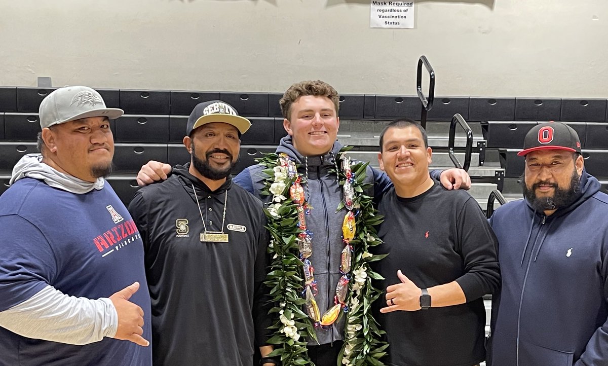 NoaPouono's tweet photo. Congrats to the Servite football early signees! Continue to be great!
Unsigned guys, we got you for the Feb signing day! 🙏
#StudentAthletes 📚💪🏽
#JuiceFamilyForever 🥤🍊
#ForeverAFriar 🏁🏁🏁
#CredoUtIntelligam #GoBlue #BearDown🐻⬇️ #GoArmy⚔️ https://t.co/2ObdIYB02w