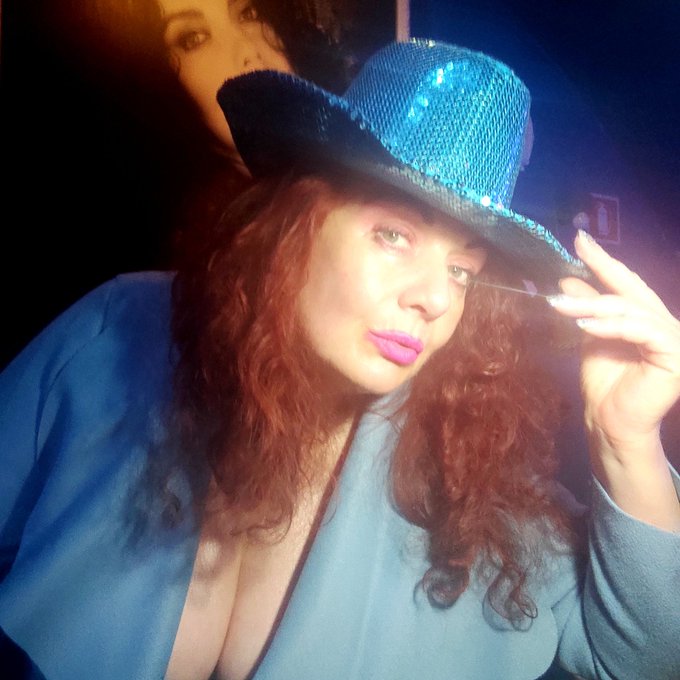 Ciao miei carissimi amici oggi mi sento una #cowgirl 😀😀💋❤️  https://t.co/wTXZjUBbQu   #bellagente #beleza<a href="/tag/cowgirl"class="tags">#cowgirl</a><a href="/tag/actress"class="tags"><span>#actress</span></a><a href="/tag/sexy"class="tags"><span>#sexy</span></a><a href="/tag/hat"class="tags"><span>#hat</span></a><a href="/tag/film"class="tags"><span>#film</span></a><a href="/tag/movie"class="tags"><span>#movie</span></a><a href="/tag/artist"class="tags"><span>#artist</span></a><a href="/tag/beleza"class="tags"><span>#beleza</span></a>