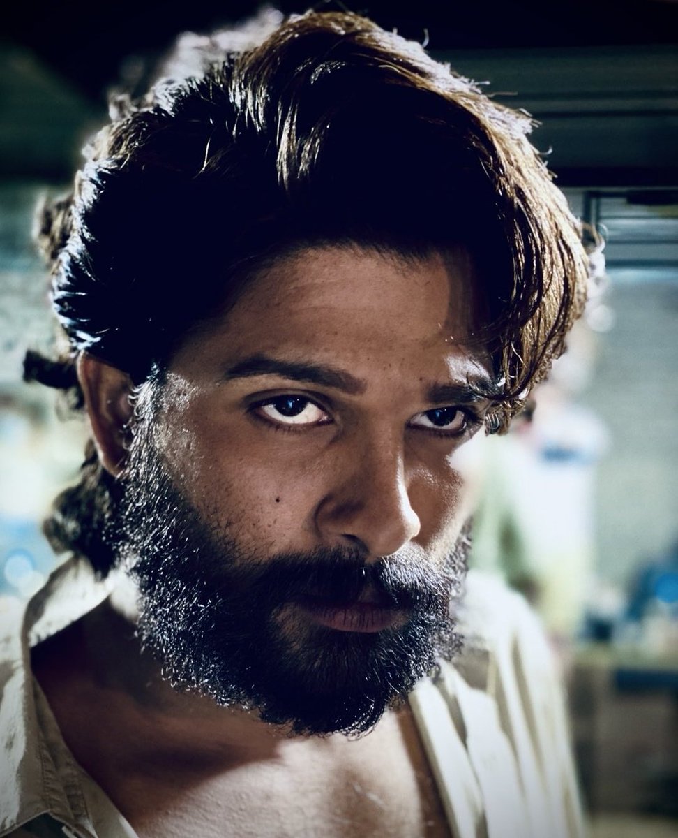 TeamAATE's tweet photo. Pushpa Raj Mass 🔥💥

#PushpaTheRise | #PushpaTheRiseOnDec17 | @alluarjun https://t.co/7RhlKjK9E8