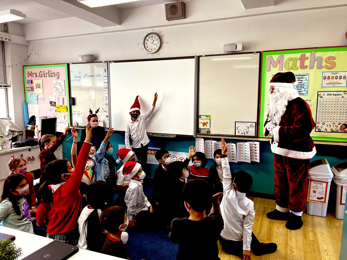 A VERY MERRY special visitor to Showa Primary this afternoon! 🎅