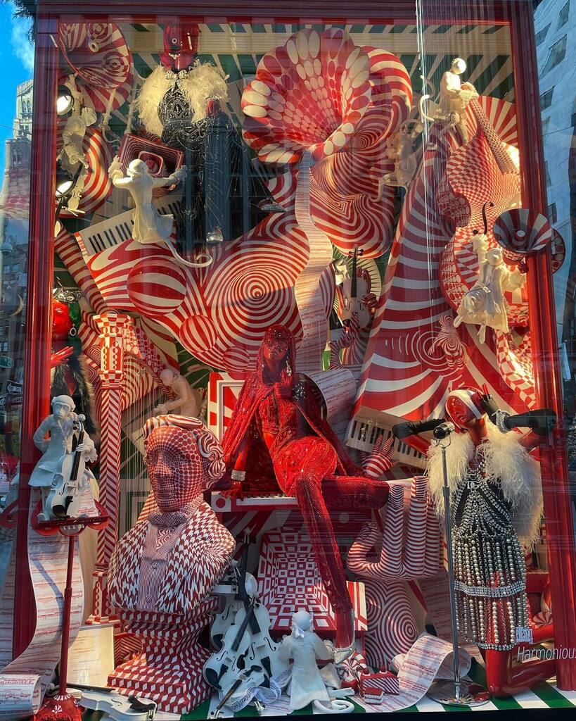IsmeeWilliams's tweet photo. Which is your favorite? 👀
.
.
Love spending the morning (when it’s quiet without the crowds!) wandering down 5th Avenue and admiring all the window displays. There are so many stories to be found here. Would make some good writing prompts!!
.
#windowshopping #window #windowd… https://t.co/jbky5Pg5xx