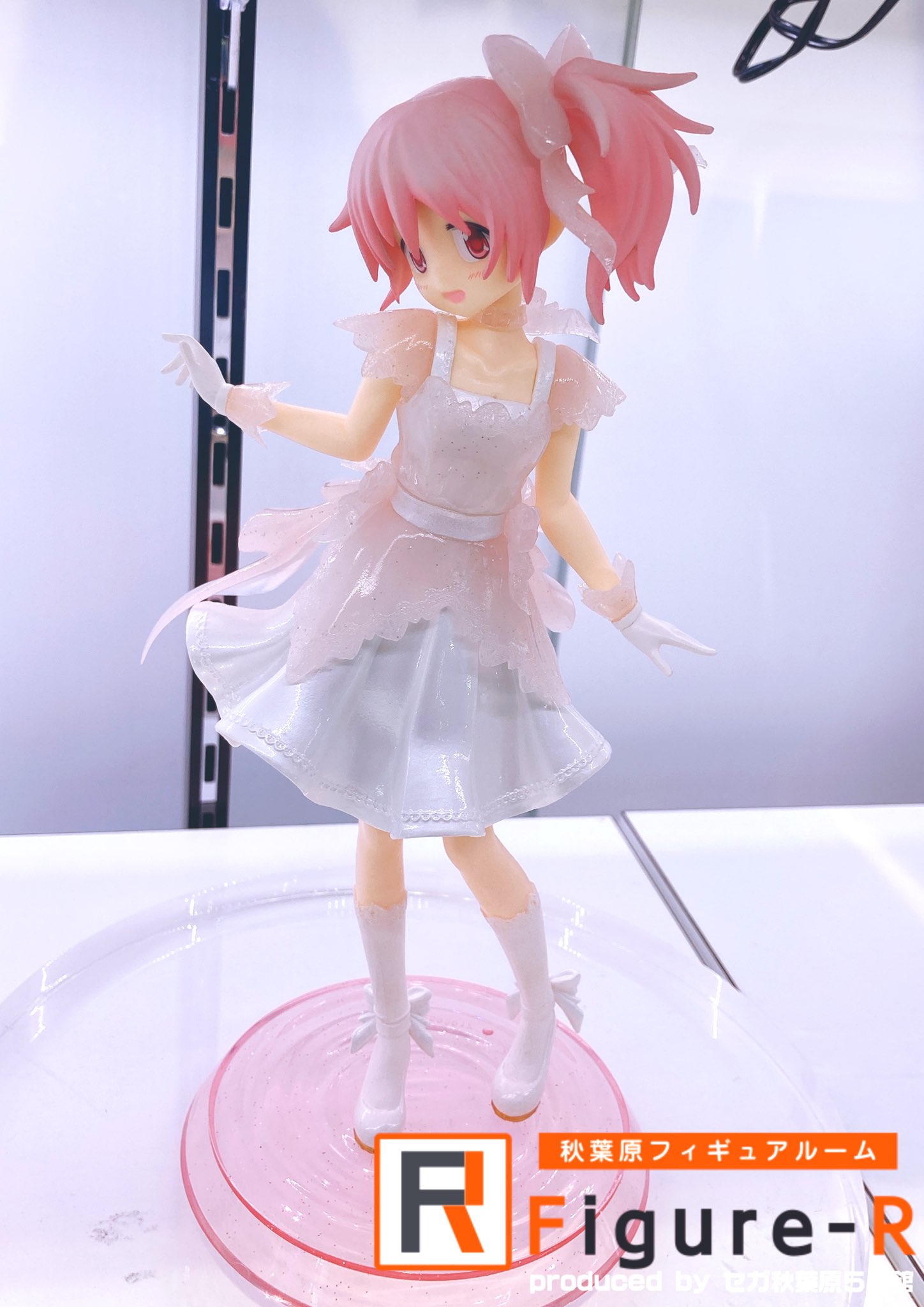 セガ 秋葉原 5号館 Figure R新展示情報 魔法少女まどか マギカ 10周年記念serenus Couture 鹿目まどか 当店3階ショーケースにて展示中 10周年を記念してドレッシーなオリジナル衣装を着た鹿目まどかフィギュアが登場 衣装の細かいところに