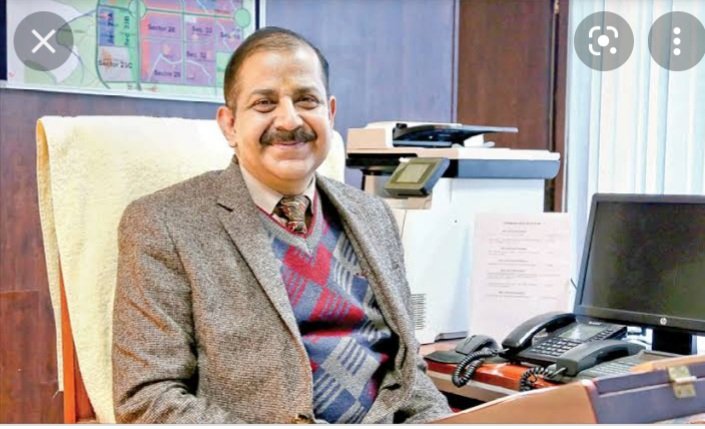 People know this officer as a key person behind development of Jewar airport but generations will know him for developing hundreds of libraries around the airport. Salute to you CEO Sir 🙏 @YamunaAuthority @jewar_airport @myogiadityanath @ChiefSecyUP @PMOIndia @ANINewsUP