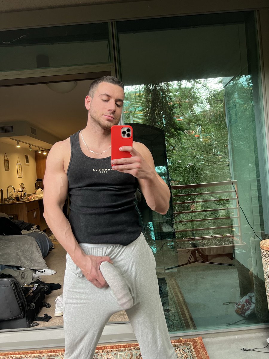 brookslockk's tweet photo. RT if you’d take it🥵 https://t.co/IdbsZLgIVi
