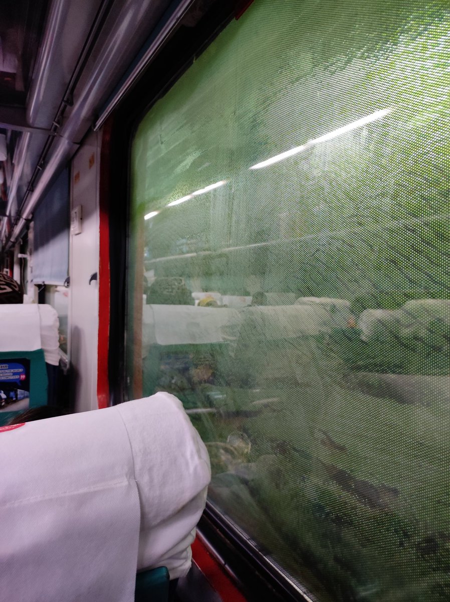 jitende05's tweet photo. @EasternRailway are you mad???one way vision with almost no visibility in Shatabdi train windows??people will go mad by looking at same chair for next 8 hours. PNR6660761880
@AshwiniVaishnaw 
@RailwaySeva 
@RailMinIndia https://t.co/78NSzdgyeU