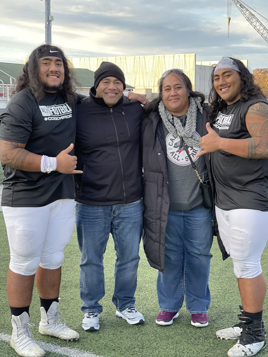 sanoai's tweet photo. @Evangel_FB @Kpoofootball Congratulations sons for a great season! #allconferenceaward #defensenewcomeraward Proud of you both! Can’t wait till next year! https://t.co/SqaYhyBYYH