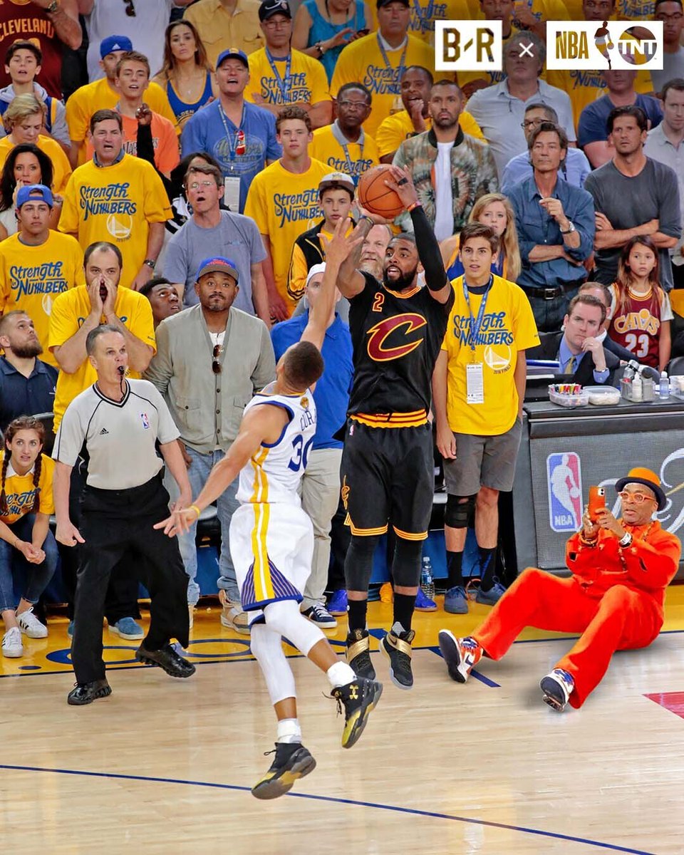 BleacherReport's tweet image. Spike is everywhere 🤣📸 @NBAonTNT