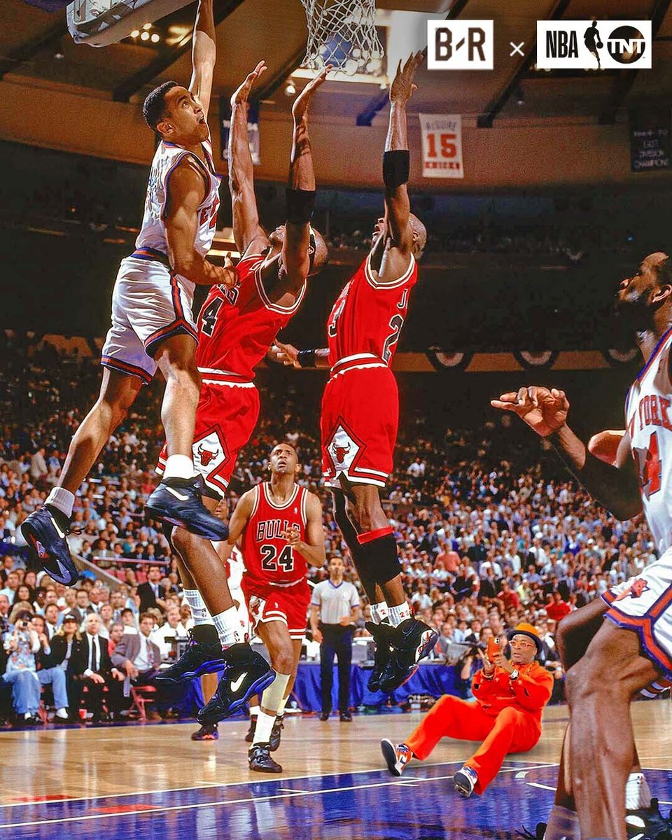 BleacherReport's tweet image. Spike is everywhere 🤣📸 @NBAonTNT