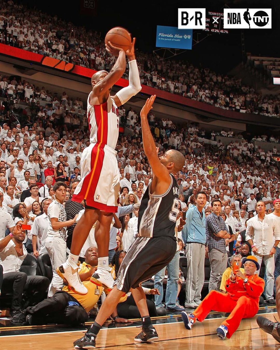 BleacherReport's tweet image. Spike is everywhere 🤣📸 @NBAonTNT